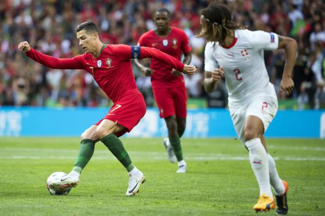 库里33+8文班亚马32+9+5+4 勇士险胜马刺4连胜