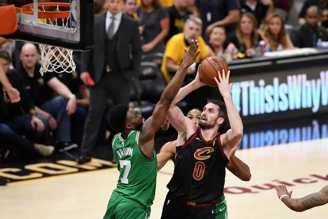 杨瀚森当选最佳防守球员 吴前成为最佳第六人